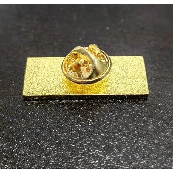 Wonka‎ Golden Ticket Pin Collectible Movie Prop Novelty Gift Gold - Picture 2 of 2